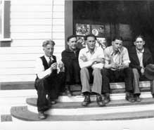 Men outside the Lode Theatre, wpH387